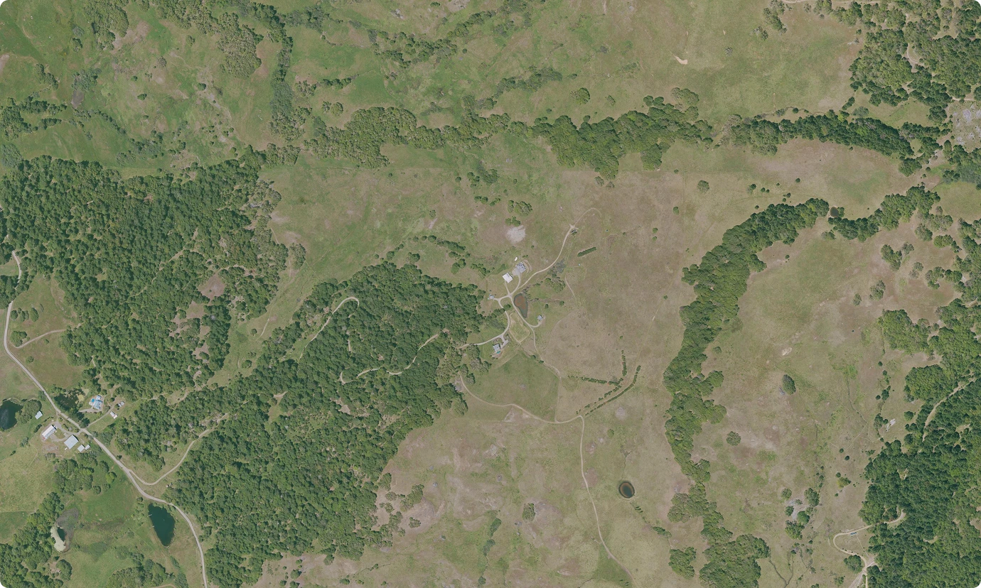 Standard satellite view of large land without a clear property model.